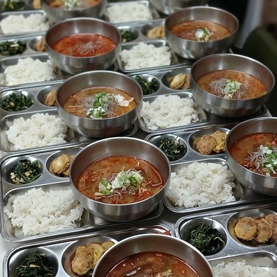 🍲 오늘의 점심 – 따뜻한 육개장
