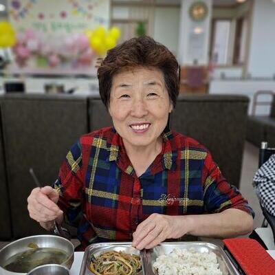 🍱 🍜따뜻한 한 끼에 마음을 담아, 어르신 생신 축하 점심 잔치 🍽️