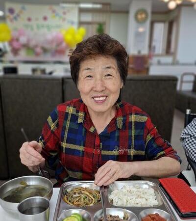 🍱 🍜따뜻한 한 끼에 마음을 담아, 어르신 생신 축하 점심 잔치 🍽️