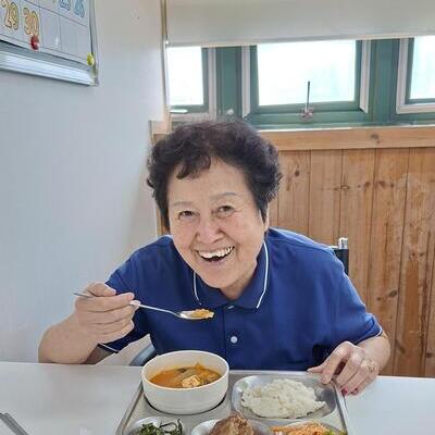 🍲 오늘의 점심식사 – 고기 듬뿍 김치찌개