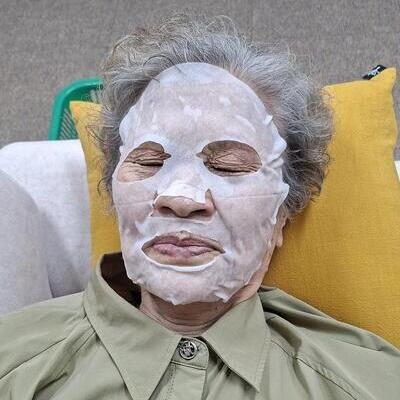 촉촉하게, 곱게 어르신 마스크팩 시간🧖🏻‍♀️🤍